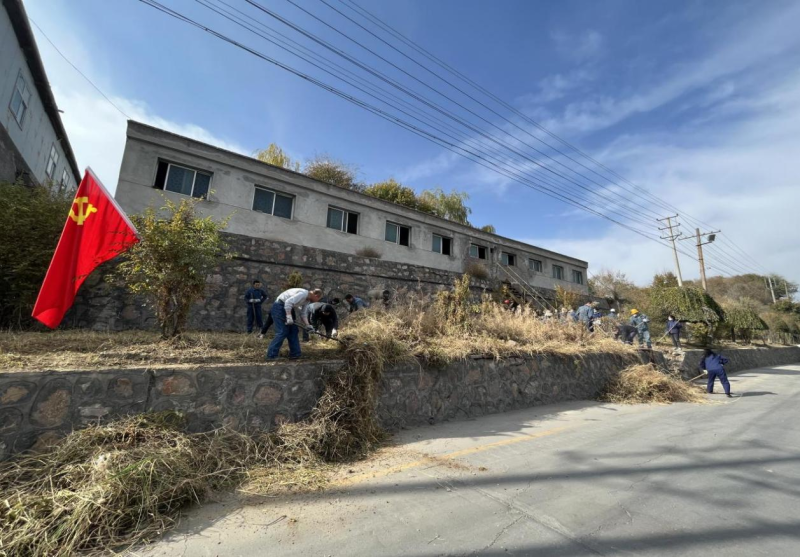 有工投黨員干部、團(tuán)員青年的耕耘那處便是公司最美麗的一角-----物產(chǎn)工投公司開展環(huán)境專項(xiàng)整治主題黨日、團(tuán)日活動